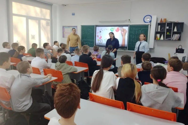 В Артёме полицейские и общественники призывают школьников к здоровому образу жизни