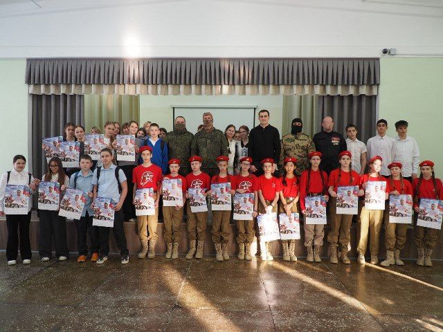 Герои нашего времени встретились с уссурийскими школьниками