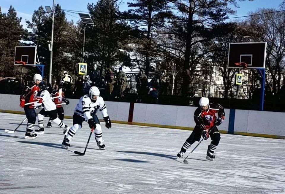 Два матча – две победы!. Товарищеские встречи провели команды "Ханка" (Камень-Рыболов) и "Панды" (Владивосток)