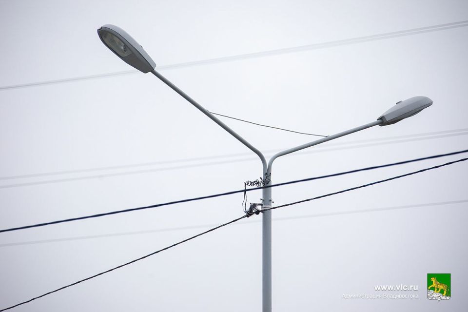 Во Владивостоке завершили замену опор освещения на улицах Выселковой и Нерчинской