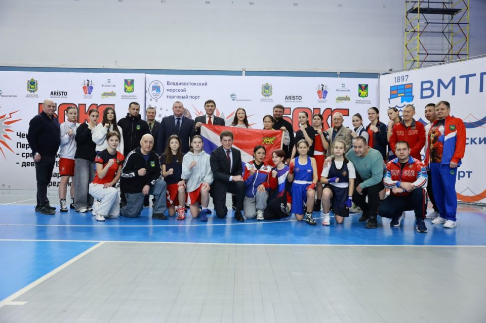 В спорткомплексе «Олимпиец» проходят чемпионат и первенство ДФО по боксу среди женщин, юниорок и девушек