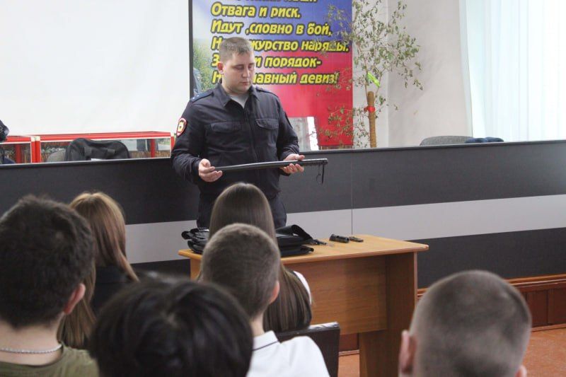 Школьники Пожарского округа посетили полицию к Дню защитника Отечества