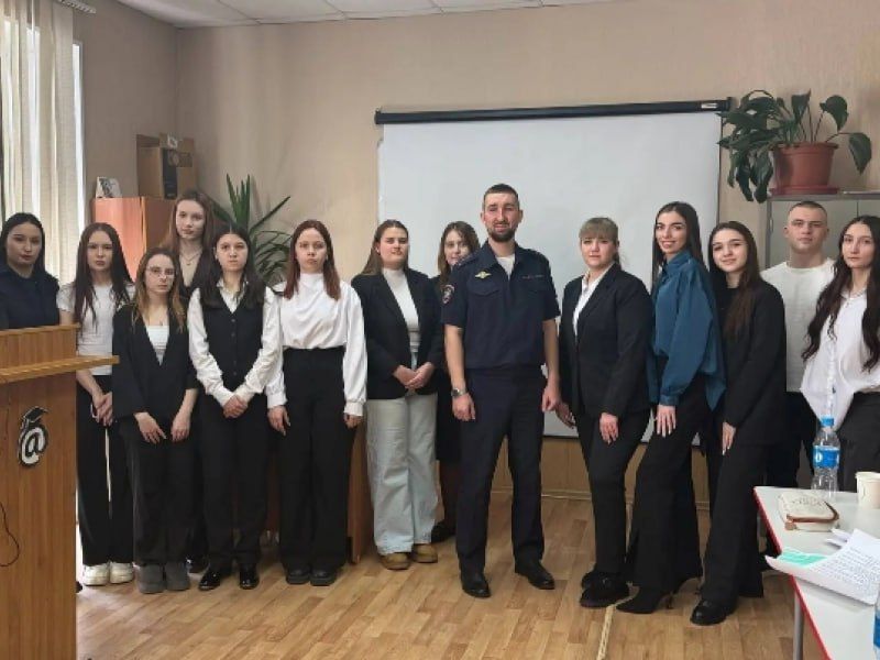 Владивостокские транспортные полицейские приняли участие в защите дипломных работ выпускников промышленного колледжа энергетики и связи