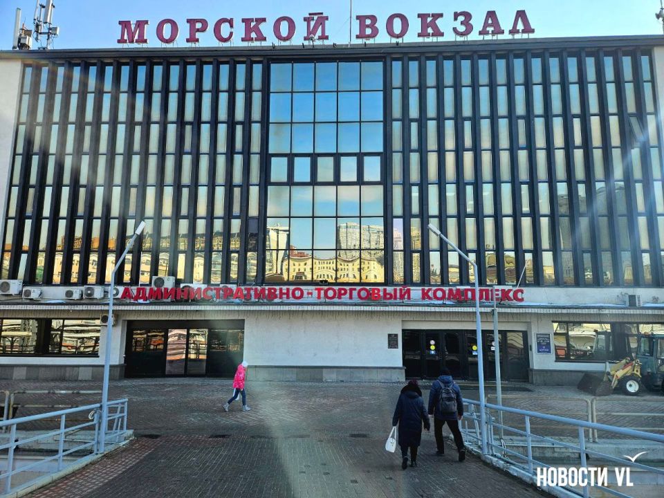 Несколько медучреждений и Морвокзал во Владивостоке эвакуировали из-за сообщения о минировании