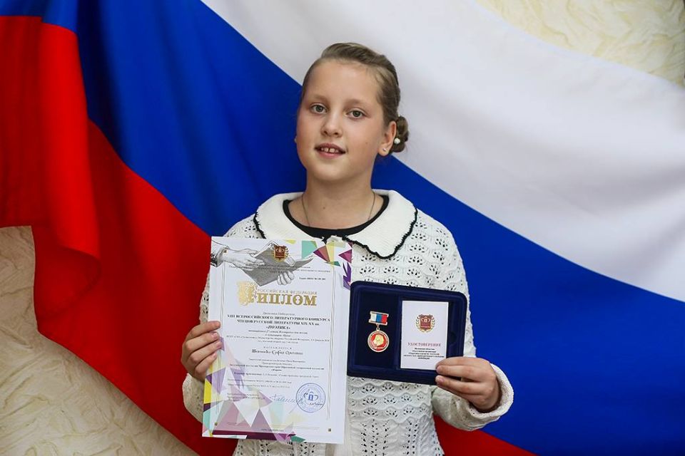 Находкинская школьница покорила жюри «Поэтики» любовью к Уралу и семейным традициям