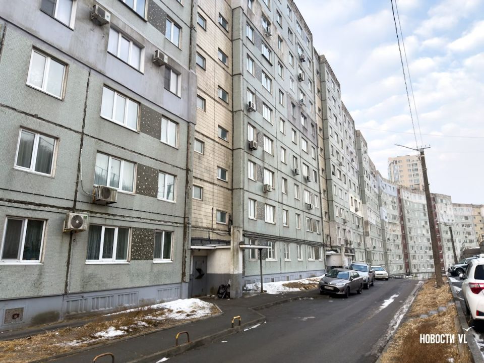 МЧС сообщило, что проезду пожарных машин всё-таки мешали припаркованные во дворе автомобили