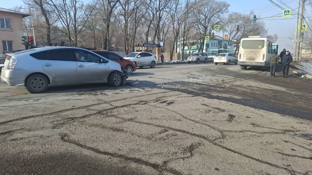 В Уссурийске на Владивостокском шоссе произошло ДТП с участием рейсового автобуса В Уссурийске на Владивостокском шоссе произошло ДТП с участием рейсового автобуса