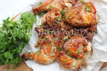 Цыпленок-табака: секреты приготовления нежной и хрустящей классики на сковороде