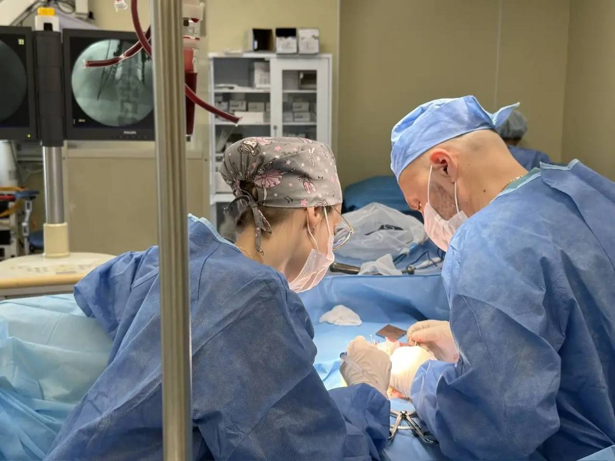 Нейрохирурги вернули способность ходить 18-летней лыжнице после падения на горнолыжке в Арсеньеве