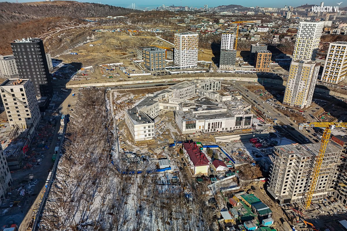 Школе-долгострою на Патрокле всё-таки будут искать другого подрядчика, но нынешний ещё пытается судиться