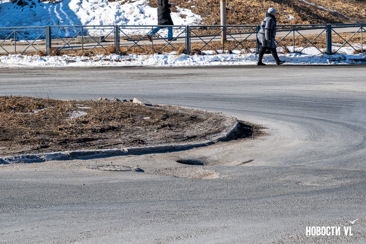 Вновь провалившийся асфальт в районе кольца на Запорожской, где проходят сеть и тепловая камера ДГК, планируют отремонтировать этим летом Вновь провалившийся асфальт в районе кольца на Запорожской, где проходят сеть и тепловая камера ДГК, планируют отремонтировать этим летом