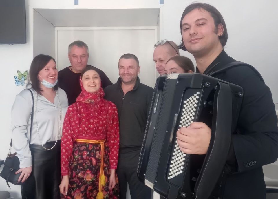 Медаль Жукова вручили участнику СВО в Центре реабилитации «Близкие»