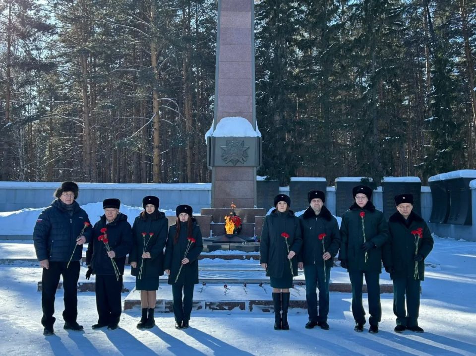 Таможенники России почтили память защитников Отечества