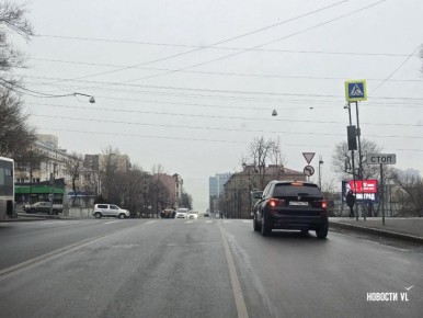 На крупном перекрёстке Океанского проспекта и улицы Октябрьской в районе Покровского парка не работают светофоры