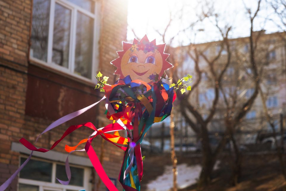 Школы и детские сады Владивостока отметили Масленичную неделю