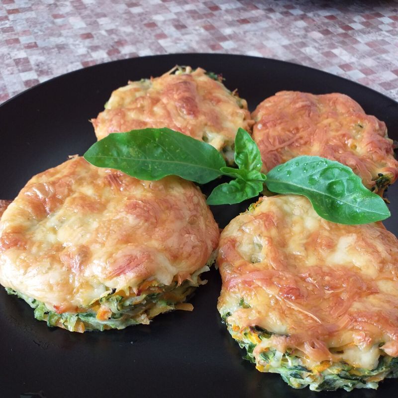 Кабачковые оладьи с сыром: запекаем без масла