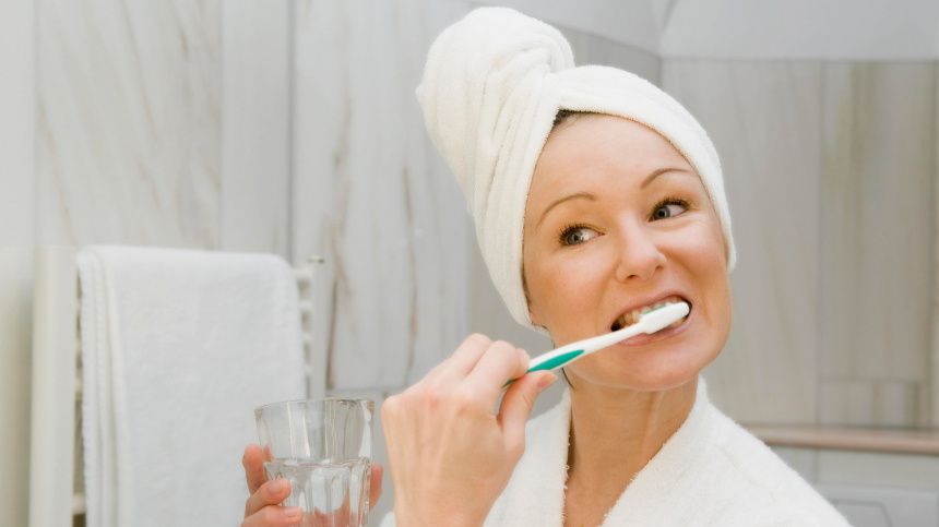 Ошибки при чистке зубов, которые могут вам навредить
