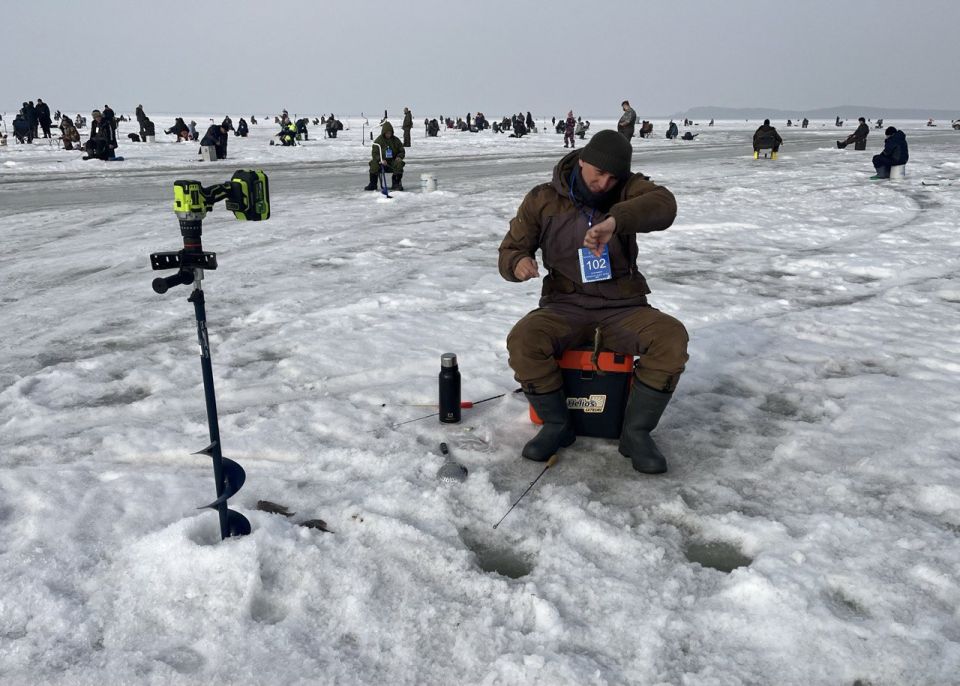На фестивале подлёдного лова в Приморье дали старт новому сезону проекта «СВОи на рыбалке»