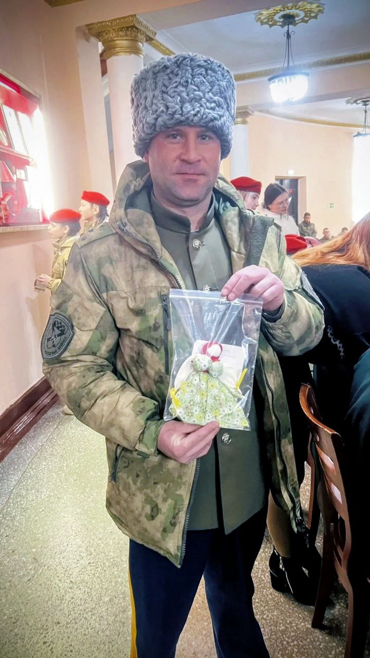 КАЗАЧЬЯ СМЕНА В ДОМЕ ОФИЦЕРОВ: «НАША АРМИЯ — САМАЯ СИЛЬНАЯ!» КАЗАЧЬЯ СМЕНА В ДОМЕ ОФИЦЕРОВ: «НАША АРМИЯ — САМАЯ СИЛЬНАЯ!»