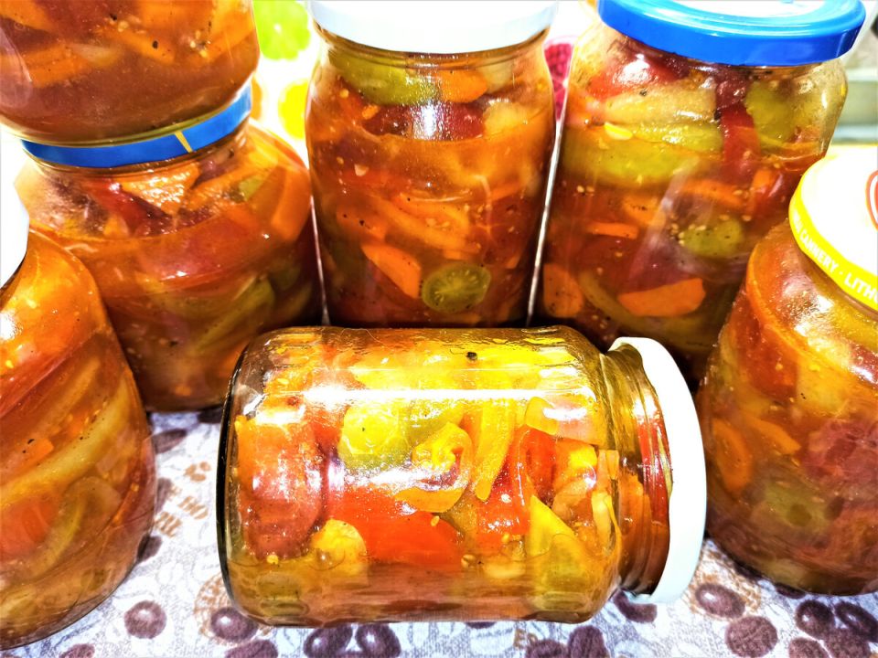 Салат из зеленых томатов: секреты приготовления «Пальчики оближешь»