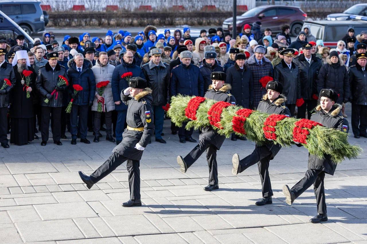 Константин Шестаков: День защитника Отечества во Владивостоке начался с памятных мероприятий Константин Шестаков: День защитника Отечества во Владивостоке начался с памятных мероприятий