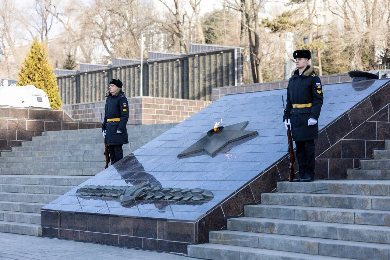Константин Шестаков: День защитника Отечества во Владивостоке начался с памятных мероприятий Константин Шестаков: День защитника Отечества во Владивостоке начался с памятных мероприятий