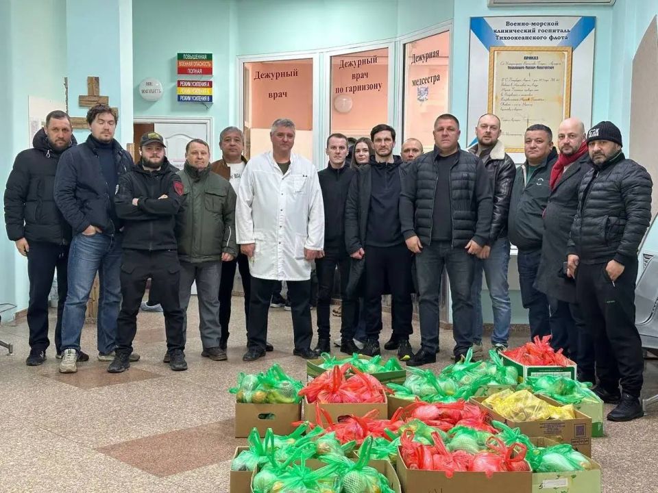 Во Владивостоке общественники поздравили участников СВО с Днём защитника Отечества