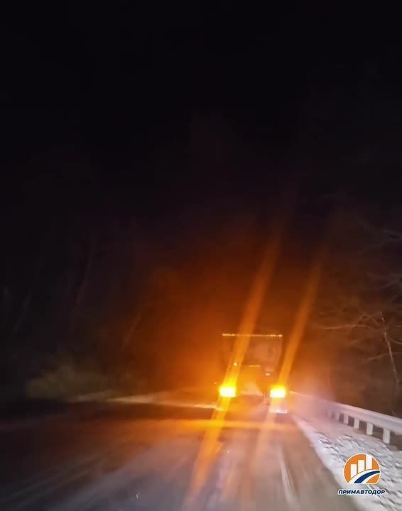 Снегоуборку и обработку проезжей части ведут специалисты с 18 по 50 километры дороги Шкотово – Партизанск