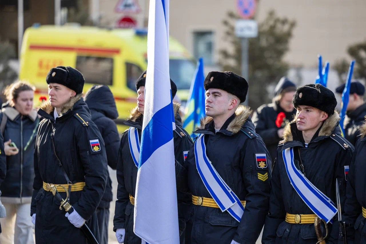 Константин Шестаков: День защитника Отечества во Владивостоке начался с памятных мероприятий Константин Шестаков: День защитника Отечества во Владивостоке начался с памятных мероприятий