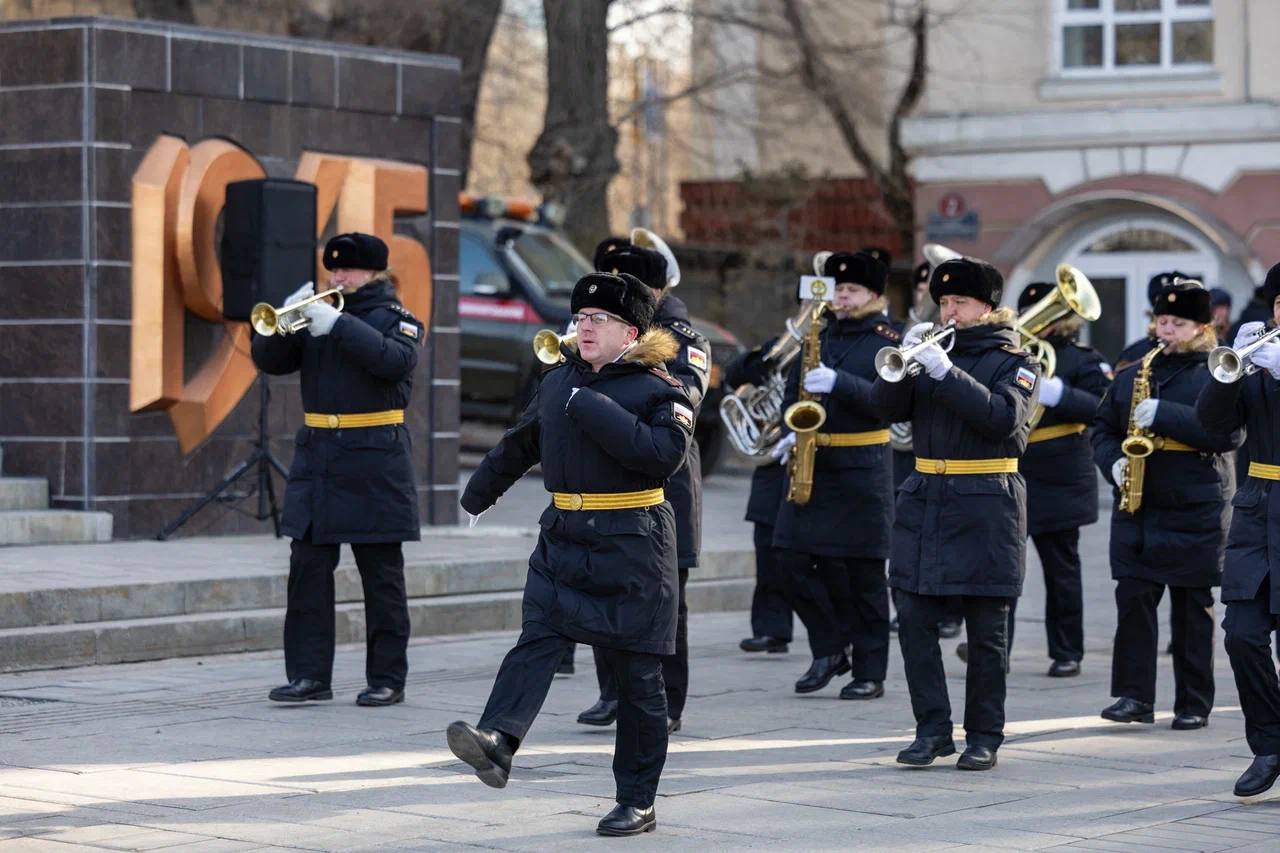Константин Шестаков: День защитника Отечества во Владивостоке начался с памятных мероприятий Константин Шестаков: День защитника Отечества во Владивостоке начался с памятных мероприятий