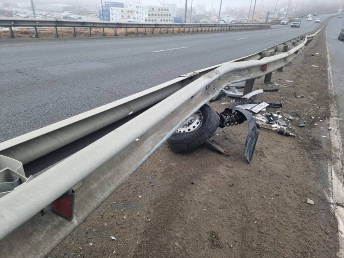 В утреннем ДТП на Катерной пострадали два человека В утреннем ДТП на Катерной пострадали два человека