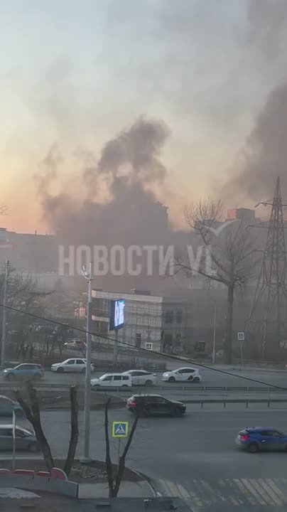 Вечером в понедельник, 23 февраля, на Второй Речке, в районе стройплощадки жилого комплекса Stark, произошёл пожар