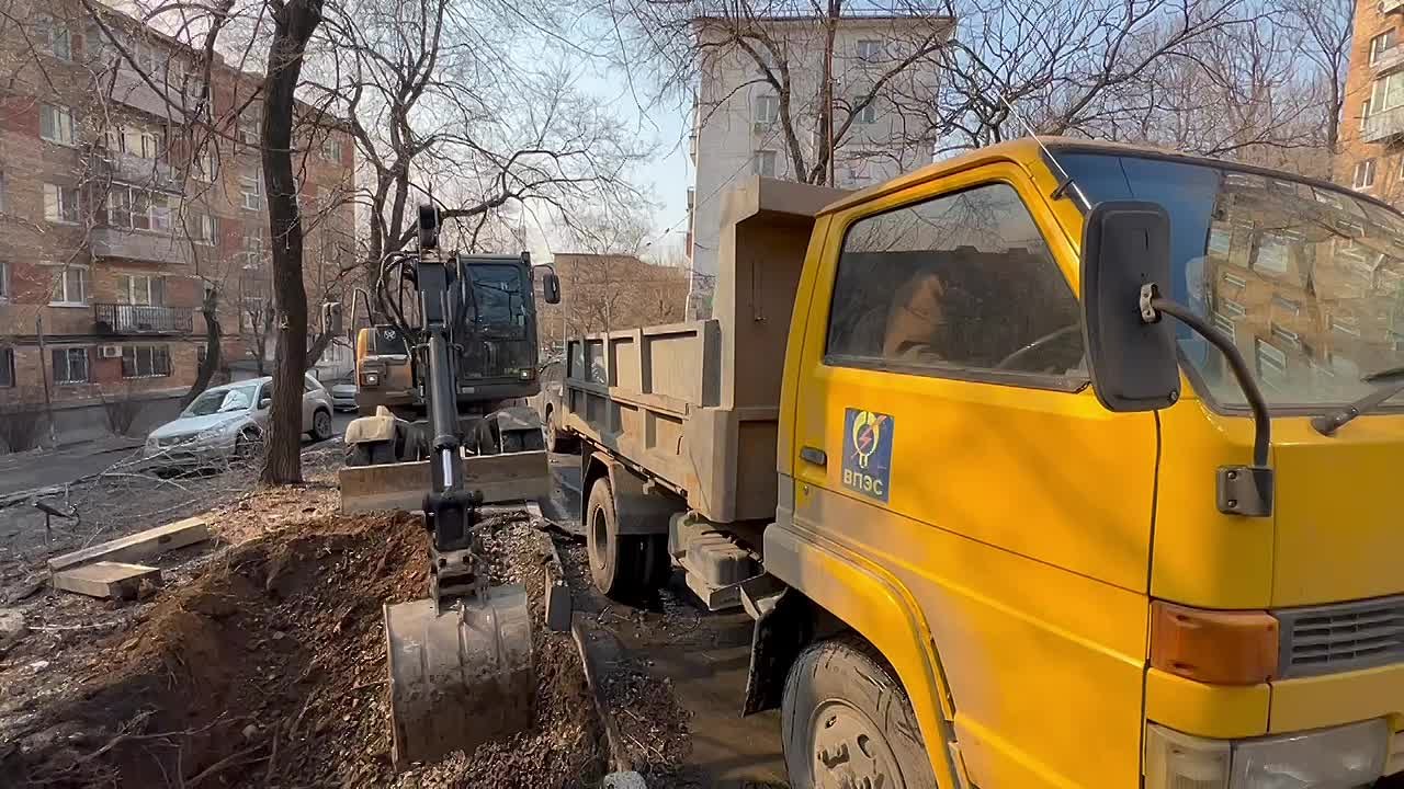 Бригада тепловиков АО «ВПЭС» продолжает работать над восстановлением подачи теплоснабжения в Ленинском районе