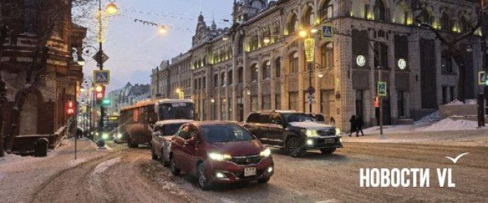 Начальника управления дорог администрации Владивостока оштрафовали на 100 тысяч рублей за неубранный снег