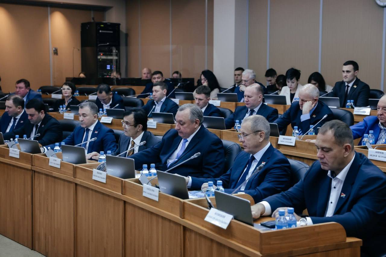 Олег Кожемяко: По инициативе коллег из партии «Единая Россия» краевой парламент принял ряд важных для Приморья решений Олег Кожемяко: По инициативе коллег из партии «Единая Россия» краевой парламент принял ряд важных для Приморья решений