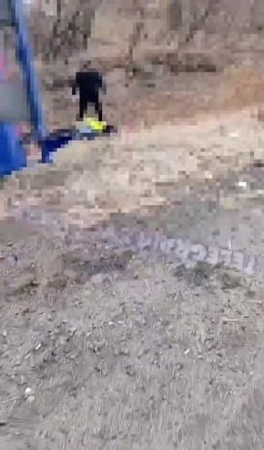 Большегруз съехал в кювет на трассе в сторону Шаморы во Владивостоке