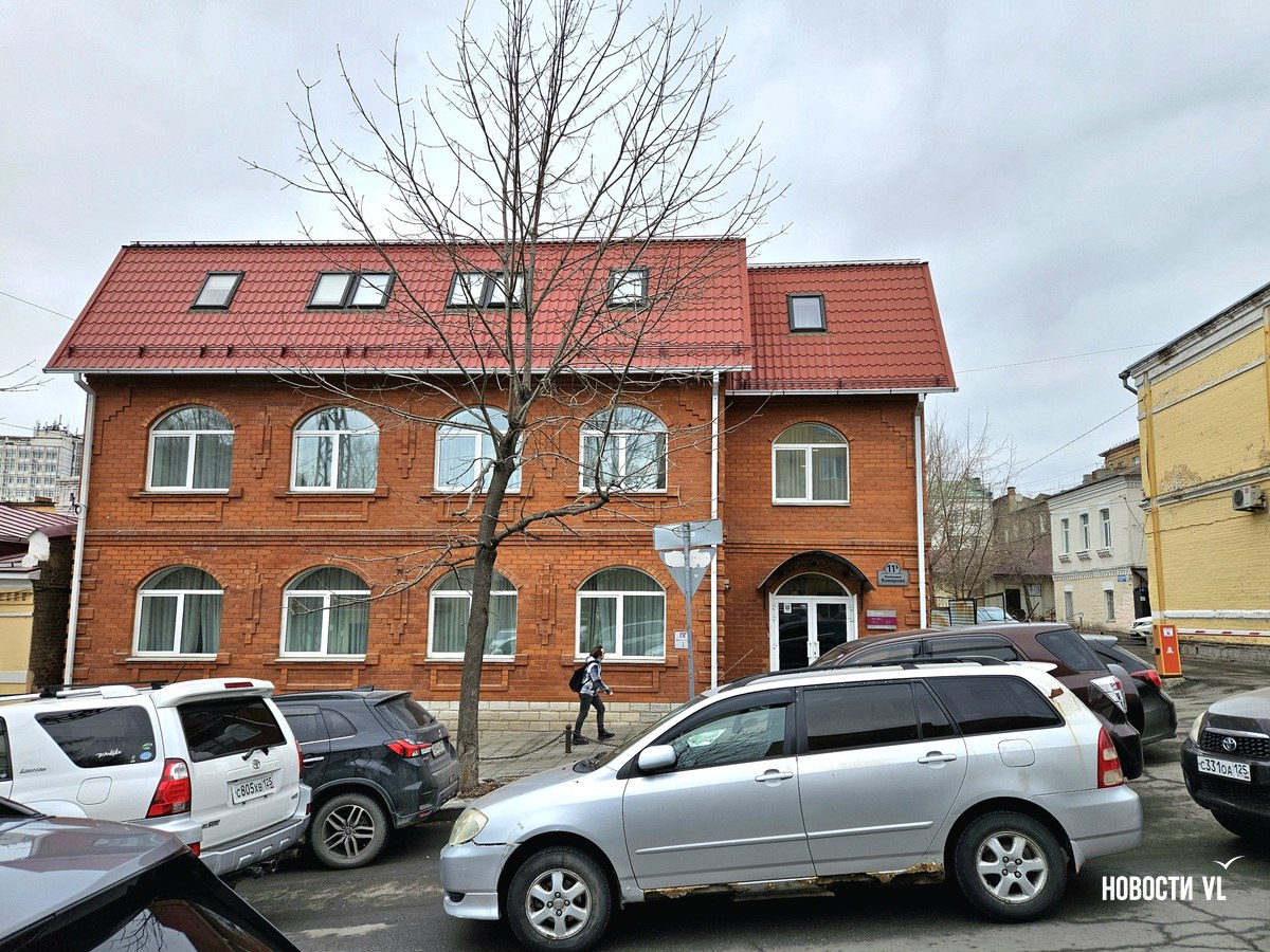 У экс-прокурора Приморья конфисковали здание на Комарова, участки на Океанской и бывший кирпичный завод в Трудовом