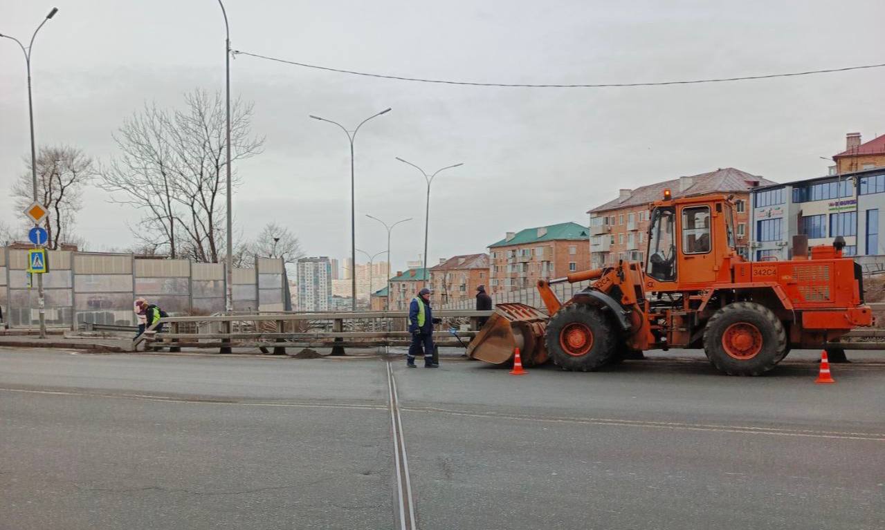 Сегодня во Владивостоке: работы на инженерных сетях, ремонт дорожной инфраструктуры, демонтаж объектов и санитарная уборка Сегодня во Владивостоке: работы на инженерных сетях, ремонт дорожной инфраструктуры, демонтаж объектов и санитарная уборка