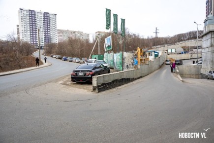 Семь башен и однополосная дорога: построенный во Владивостоке ЖК оказался в окружении строек без альтернативных выездов