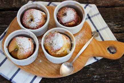 Ароматные запеченные яблоки с корицей и сахаром