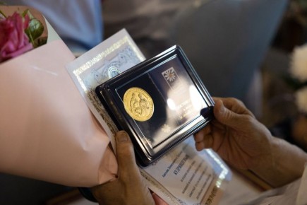 Семейные пары, прожившие в любви и согласии не менее 25 лет, могут получить награду «За любовь и верность»