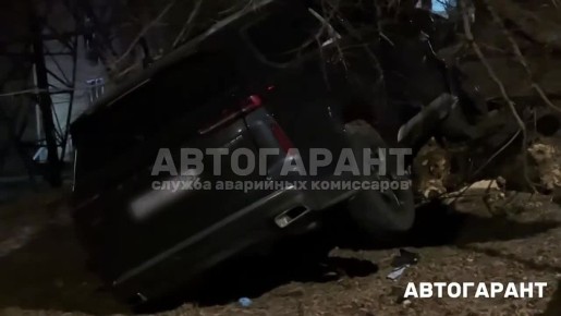 Жесткое ДТП произошло ночью во Владивостоке в районе Нерчинской, 2