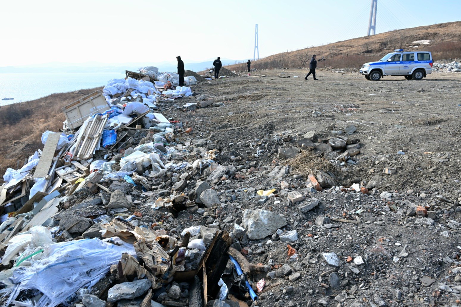 Полиция проверяет новую свалку строительного мусора на полуострове Назимова