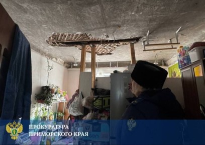 Прокуратура отреагировала на ситуацию с многодетной семьей, которая живет в аварийном доме в Уссурийске