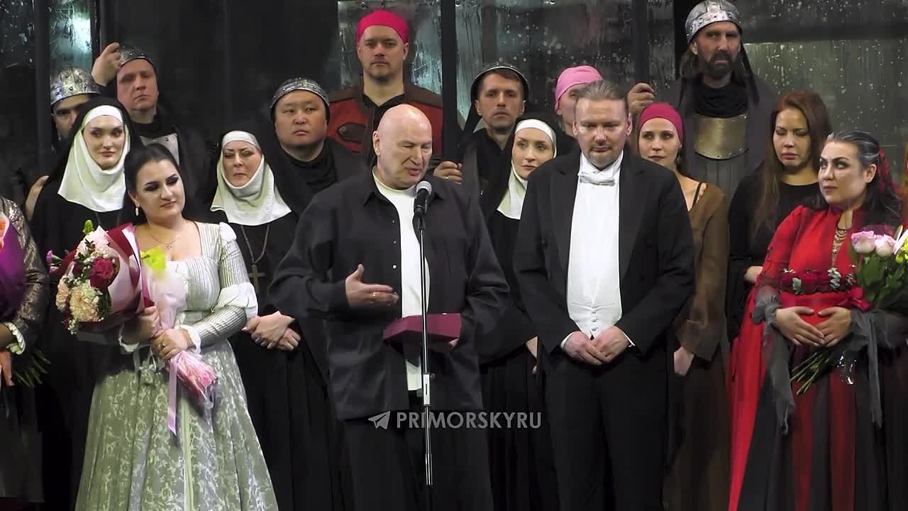 «Трубадур» открыл «Золотую маску» в столице Приморья