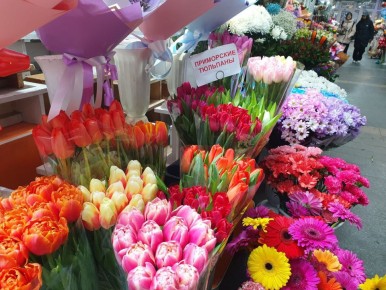 Во Владивостоке определили 44 места для уличной торговли тюльпанами