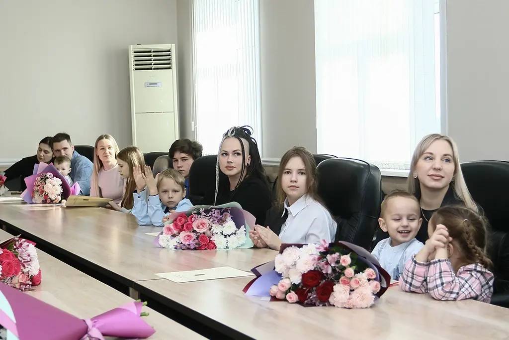 Девять молодых семей Находки получили свидетельства на приобретение жилья