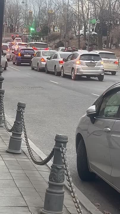 «Паровозное» ДТП на Океанском проспекте во Владивостоке