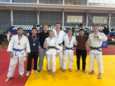 Приморские дзюдоисты завоевали 19 медалей на первенстве ДФО