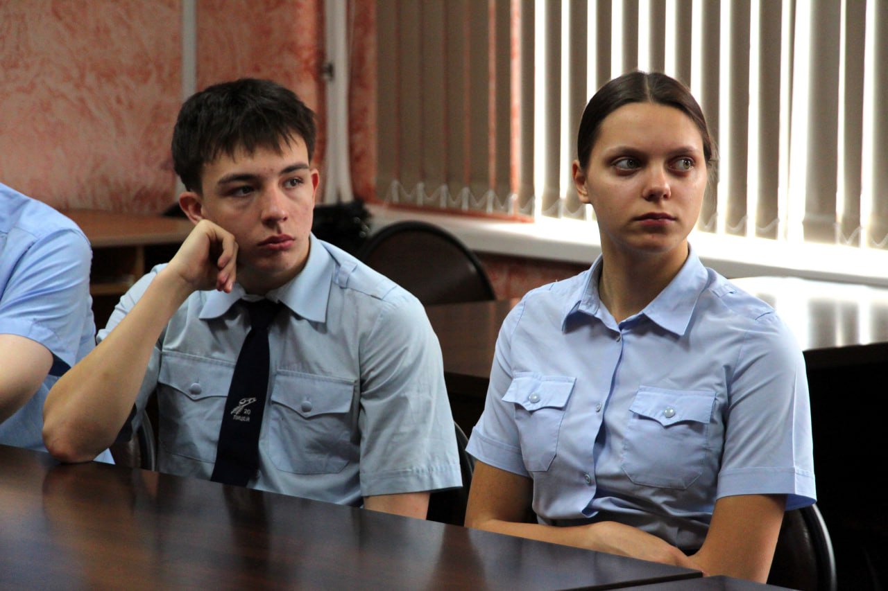 Уссурийские транспортные полицейские провели встречу с лицеистами в рамках акции Уссурийские транспортные полицейские провели встречу с лицеистами в рамках акции